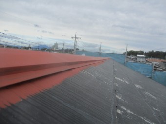 屋根の板金のさび止めが終了しました