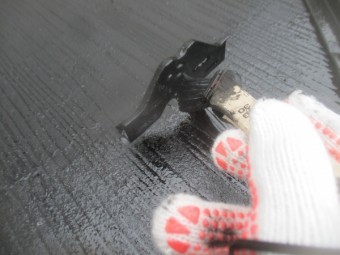 雪止めの上塗り中です