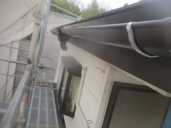 軒樋を取り付けました