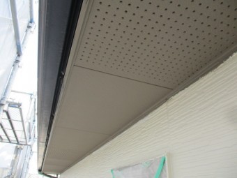 軒天塗装が終了しました