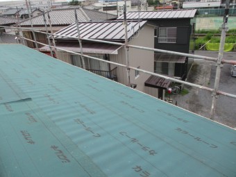 防水シートの貼り付けが終了しました