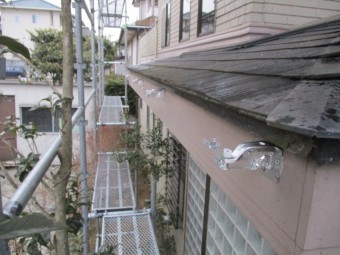 軒樋金具を取り付けました