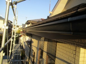 軒樋を取り付けました