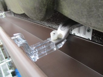 軒樋金具を取り付けました