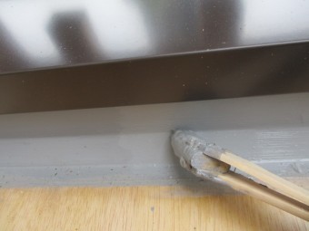 防水塗装の中塗り1回目です