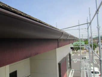 軒樋を取り付けました