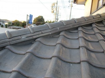 乾燥した下り棟の状態です