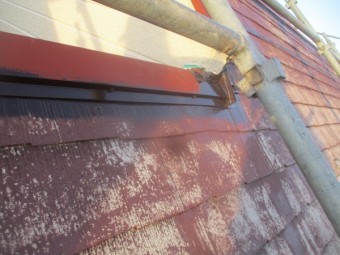 屋根板金中塗り刷毛塗装が終了しました