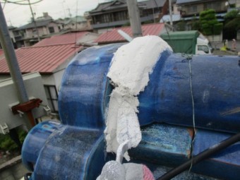 鬼首の漆喰巻き中です