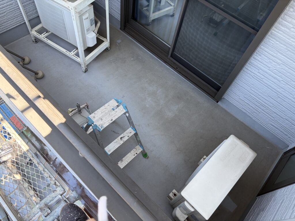 施工前のベレンダ床