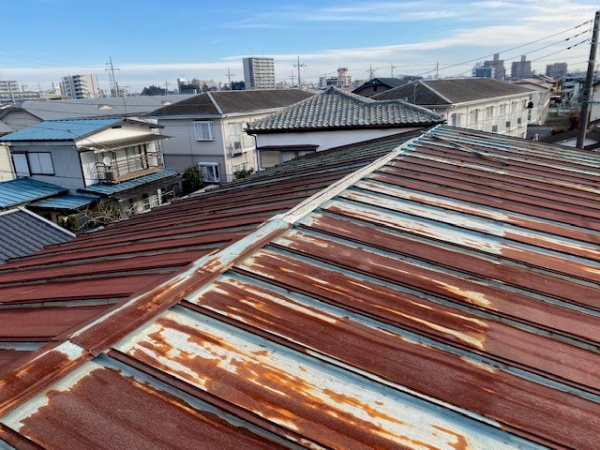 宇都宮市で板金屋根補修塗装と雨樋修理の着工です。