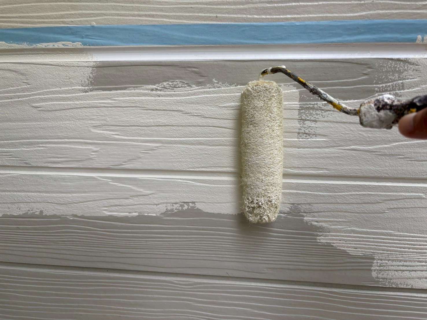 塗装による仕上げと保護層の形成