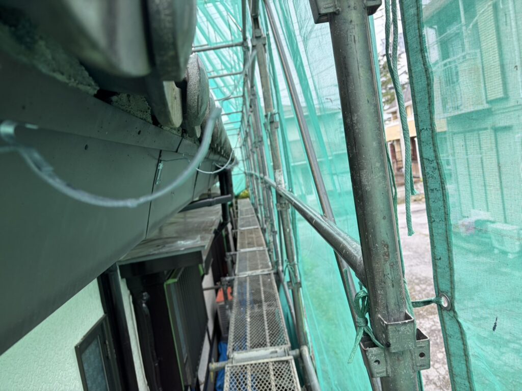 宇都宮市外壁塗装雨樋交換工事　瓦屋根ラバーロック・雨どい金具