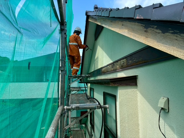 宇都宮市　外壁塗装幕板工事　高圧洗浄で下地を整える重要工程
