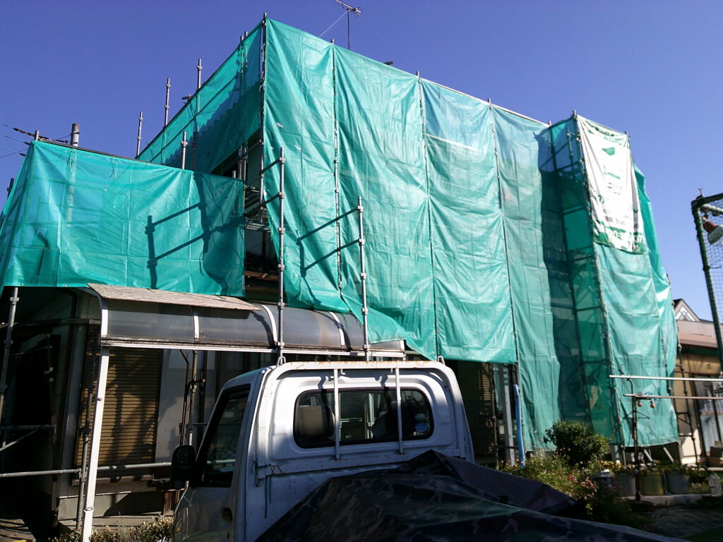 宇都宮市で窯業系サイディングの外壁塗装工事が着工しました。