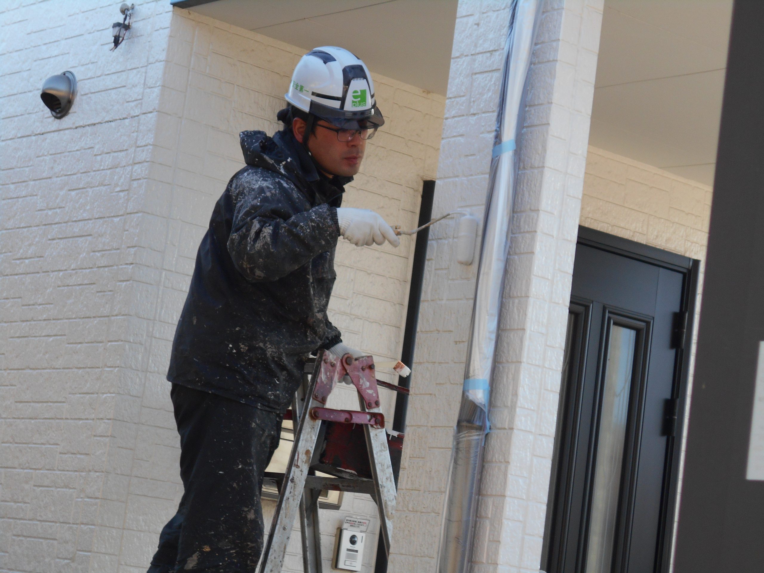 周辺部の塗装準備