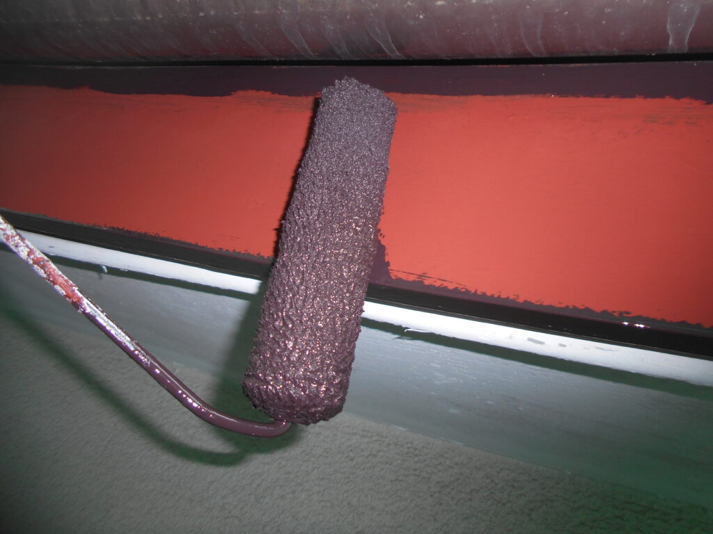 破風板中塗り塗装中