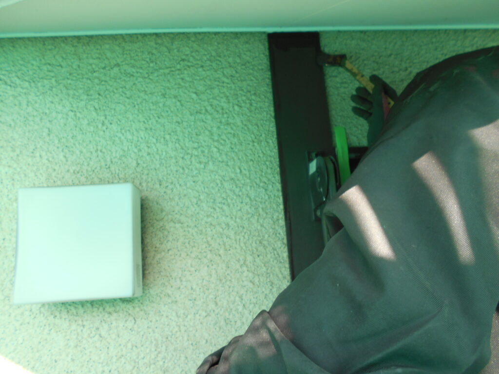 幕板の中塗り塗装中