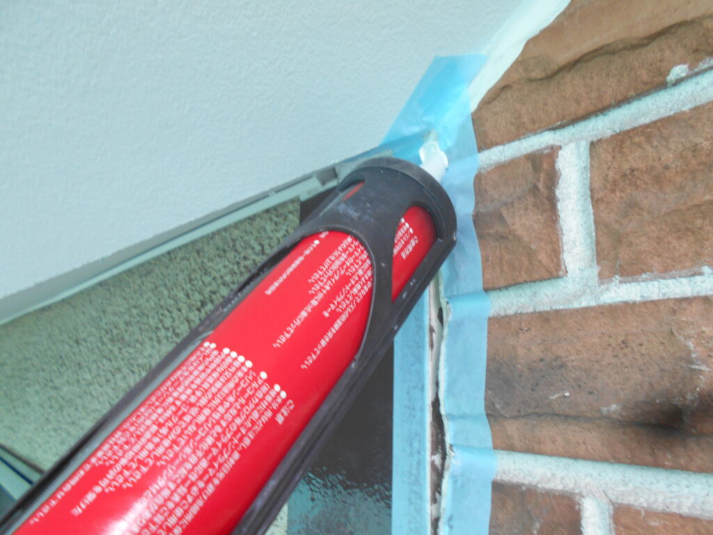 高根沢町の２階造りで経年劣化した外壁の目地の打ち替え　