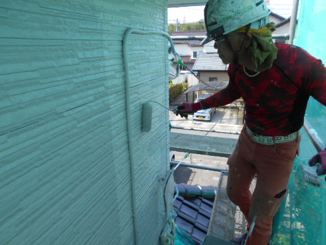 小山市外壁塗装工事　外壁上塗り・養生払い・付帯部中塗り