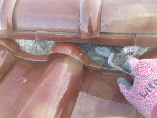 宇都宮市の雨漏り修理と漆喰ラバー工事で三日月漆喰を詰めました