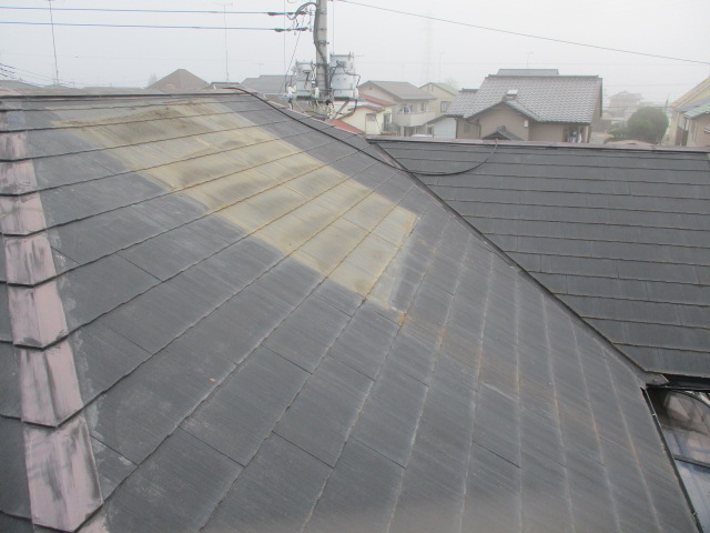 高圧洗浄前の屋根の状態です