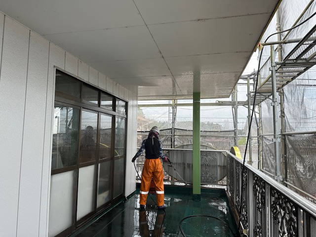 高圧洗浄中です