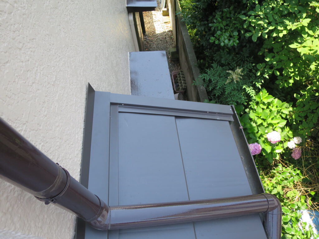 栃木市の屋根カバー工法外壁塗装工事が完工しました。
