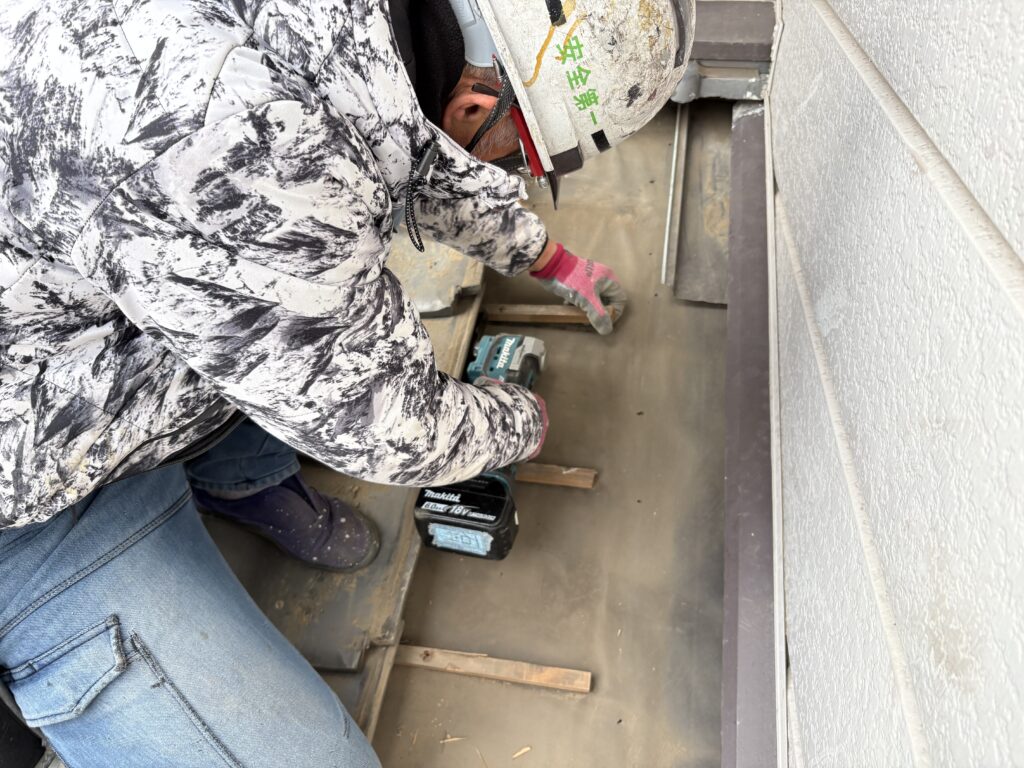 桟木の撤去中