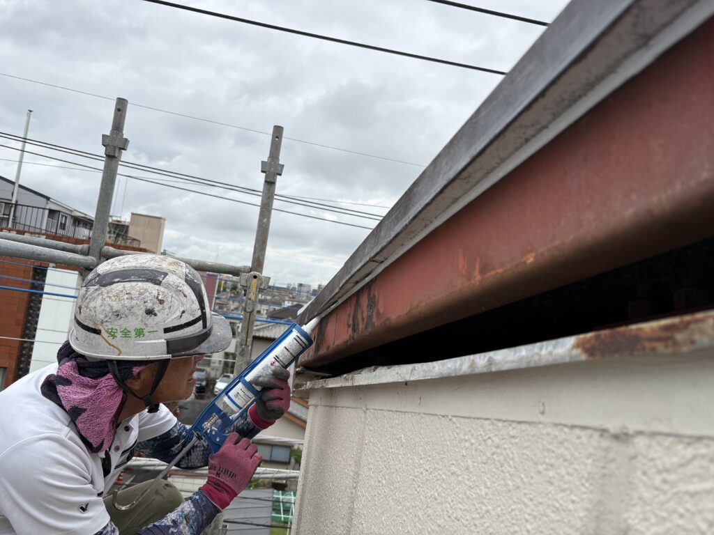 隙間シーリング中