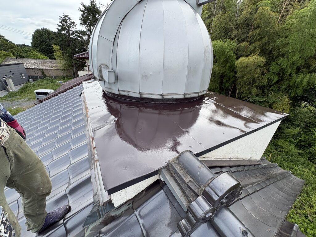 益子町天体観測用ドーム下部 板金塗装工事　雨漏り対策防水処理