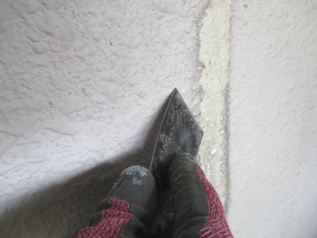 栃木市で下地調整、塗装やクラックのバリ取りと下塗りさび止めを塗装