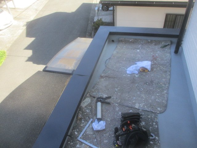 笠木取り付けが終了しました