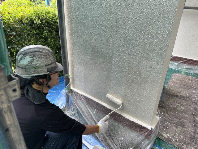 宇都宮市外壁塗装幕板工事　外壁上塗りと養生バラシで仕上工程