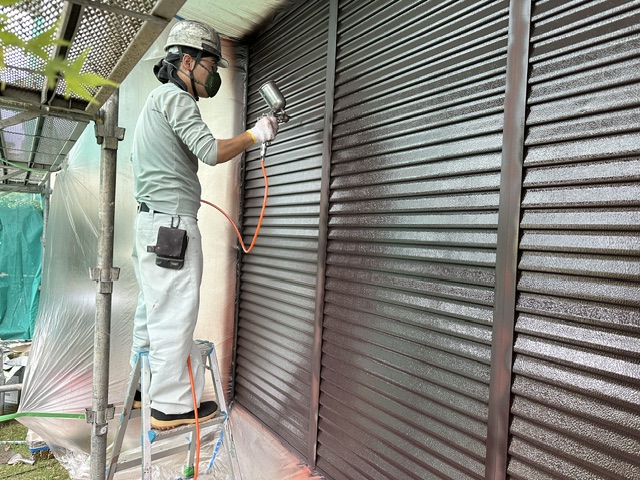 宇都宮市外壁塗装幕板工事　雨戸吹付け幕板板金の防水処理