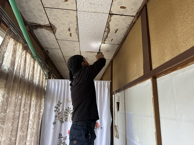 天井補修中