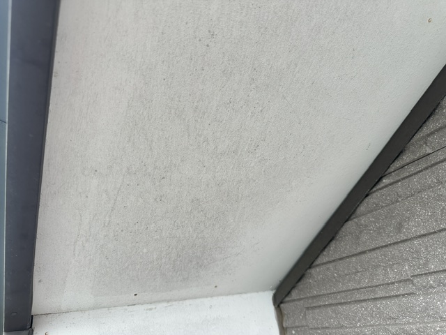 軒天のくすみ・汚れの確認