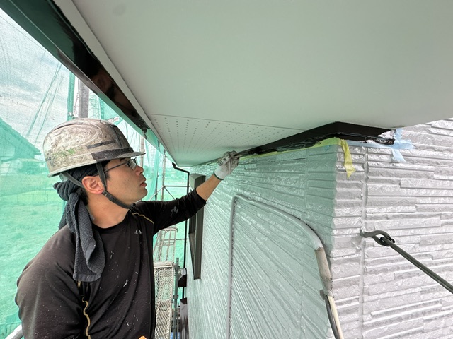 小山市外壁塗装工事　破風・鼻隠し・雨樋など付帯部の塗装