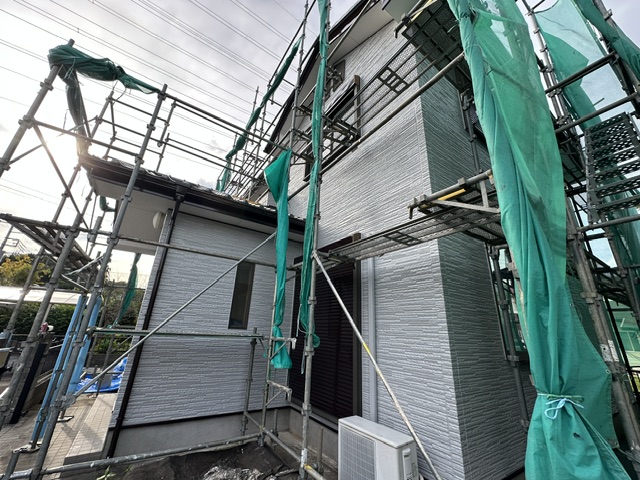 小山市外壁塗装工事　ベランダ防水塗装・掃除補修を行い完工