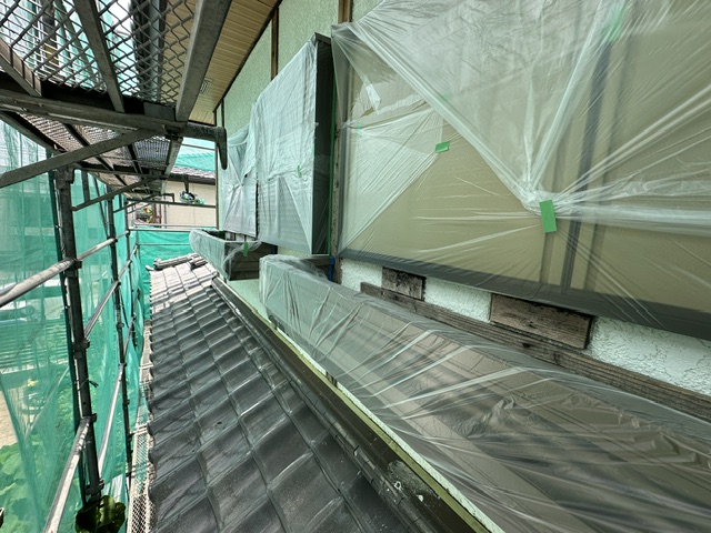 宇都宮市屋根修繕・外壁塗装・雨樋交換工事　養生作業・木部下塗り
