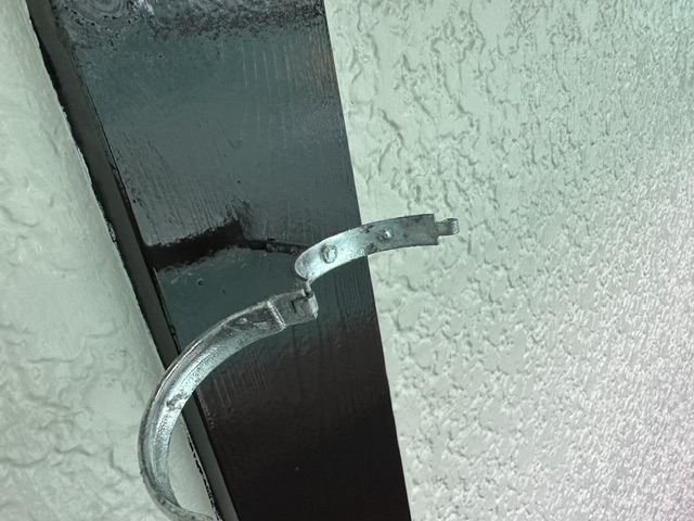 竪樋金具取り付け終了