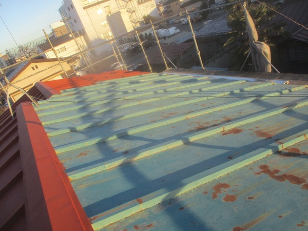 大屋根北面の錆止め塗装が終了しました