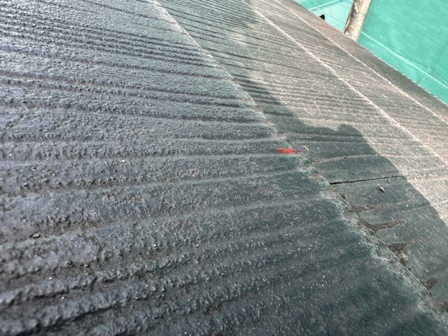 劣化した屋根材表面