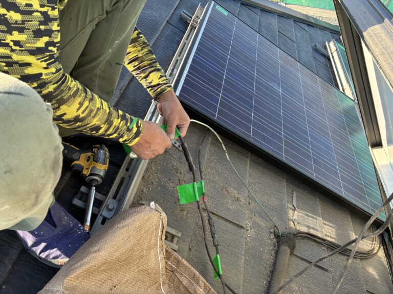 宇都宮市で太陽光パネル脱着屋根カバー　外壁塗装高圧洗浄