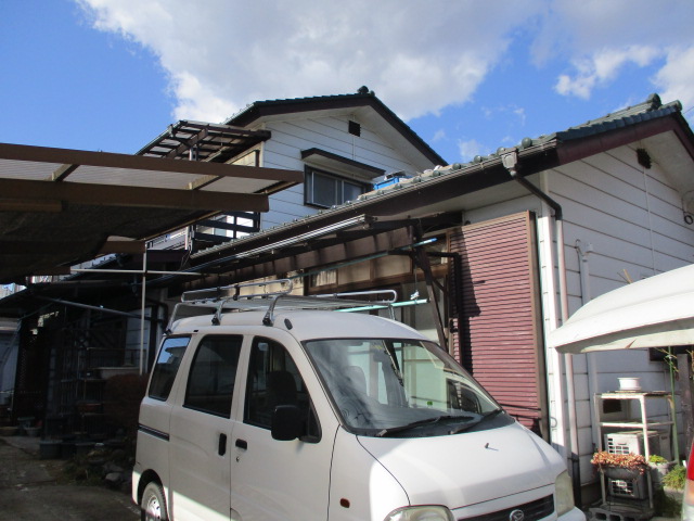 壬生町で釉薬瓦屋根の漆喰詰め直しとラバー工事をしました。