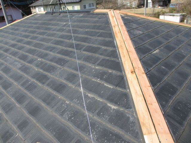 日光市の総２階造り住宅で棟板金の貫き板交換工事をしました。