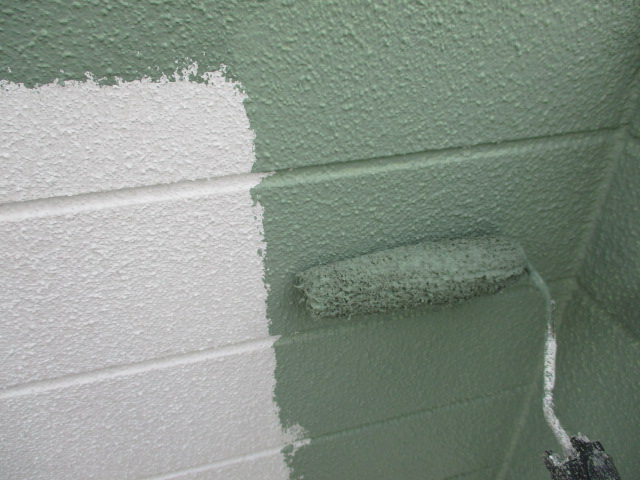 野木町で雨樋、破風板を溶剤で塗装外壁下塗り中塗り塗装