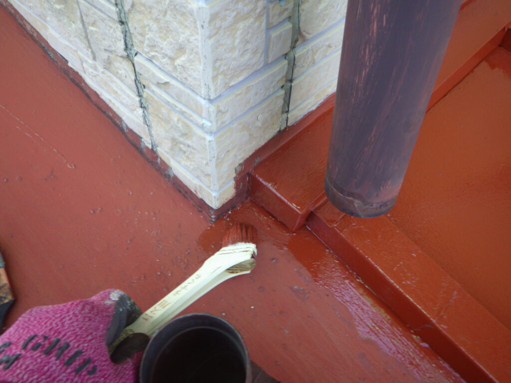 宇都宮市でザウルスEXを使用し屋根下塗り塗装をしました。