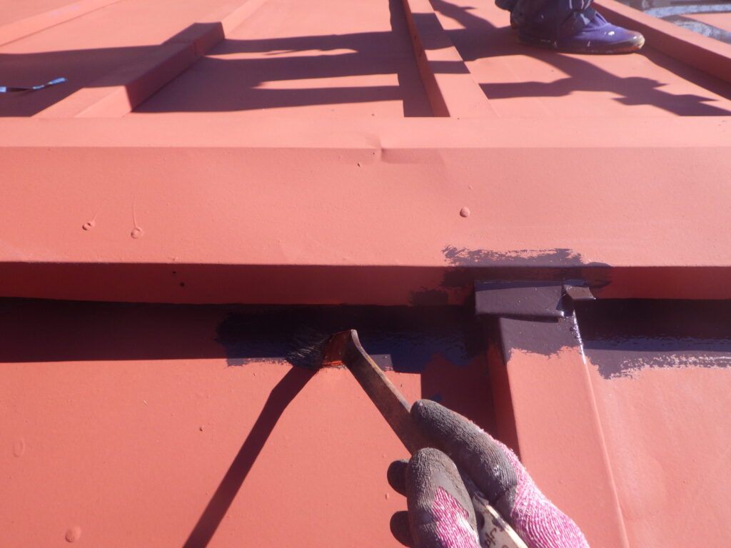 宇都宮市で瓦棒の板金屋根塗装を仕上げました。