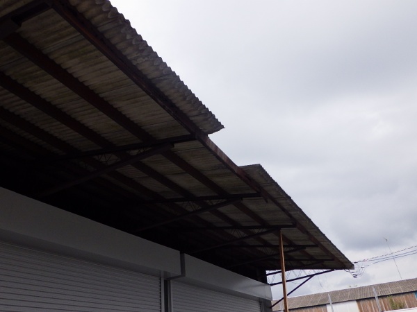 宇都宮市の工場でスレート屋根の補修工事をしました。